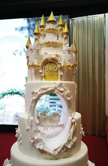Top part of cake