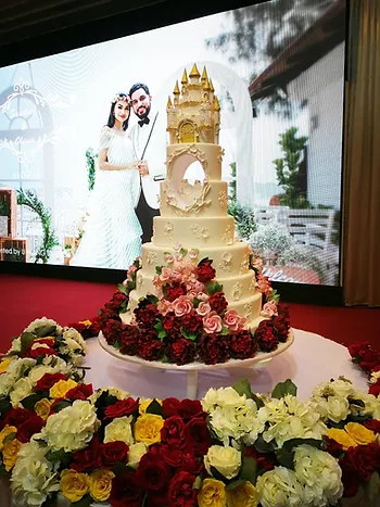 A sponsored wedding cake